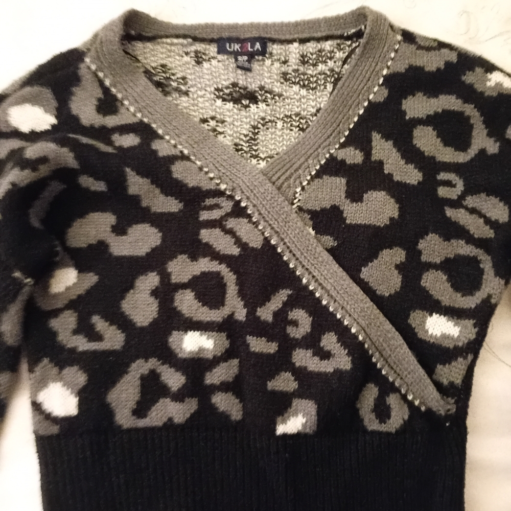 UK2LA Black and Gray V-Neck Sweater